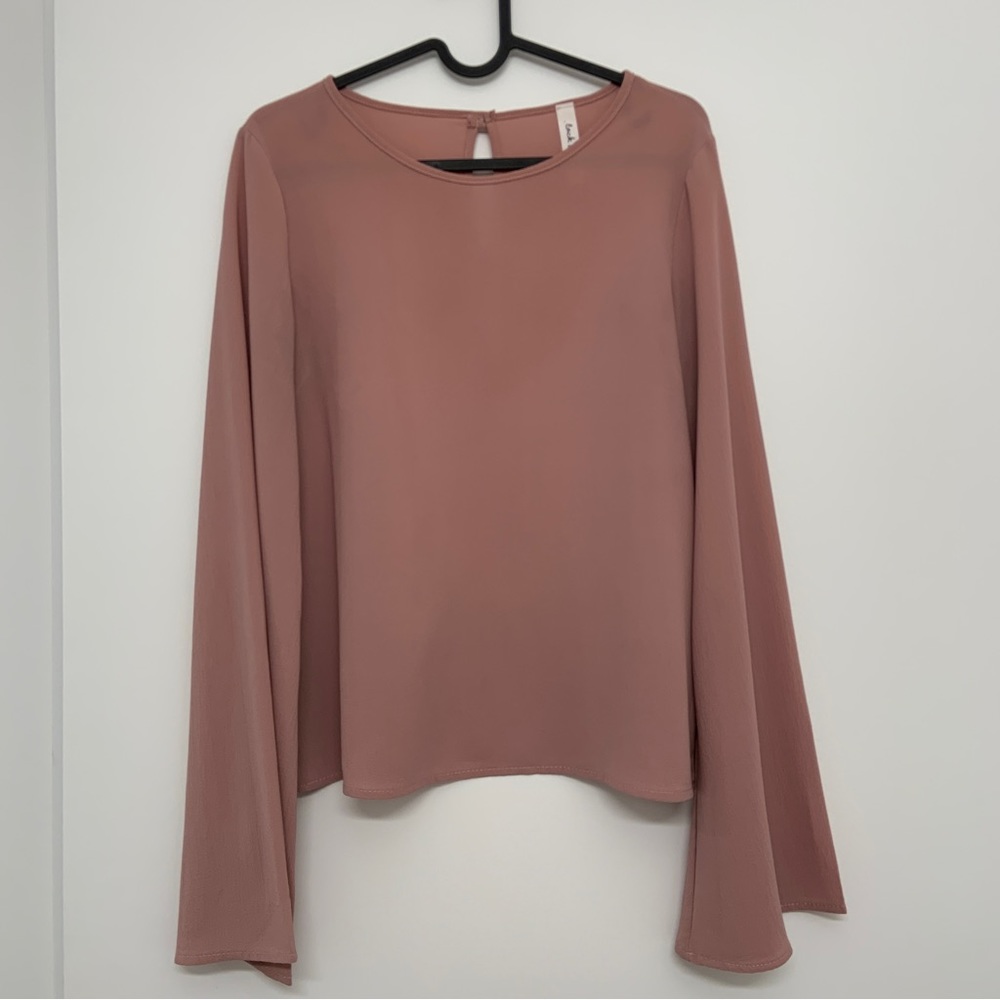 Flow-sleeve blouse